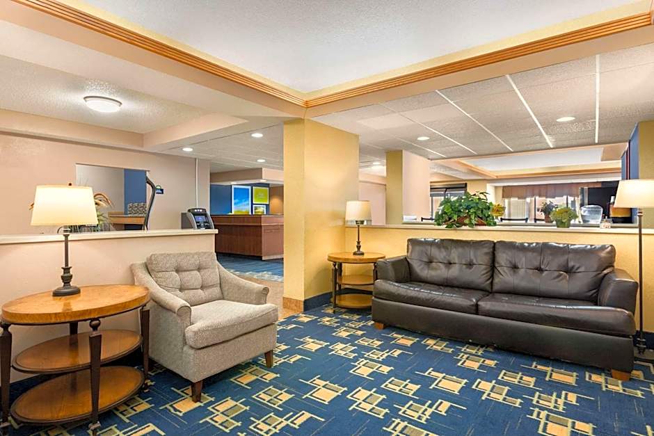 Days Inn by Wyndham Fargo