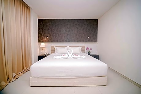 Superior Double Room with  Free Airport Transfer