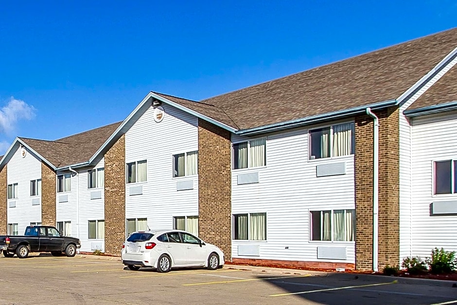 Econo Lodge Inn & Suites