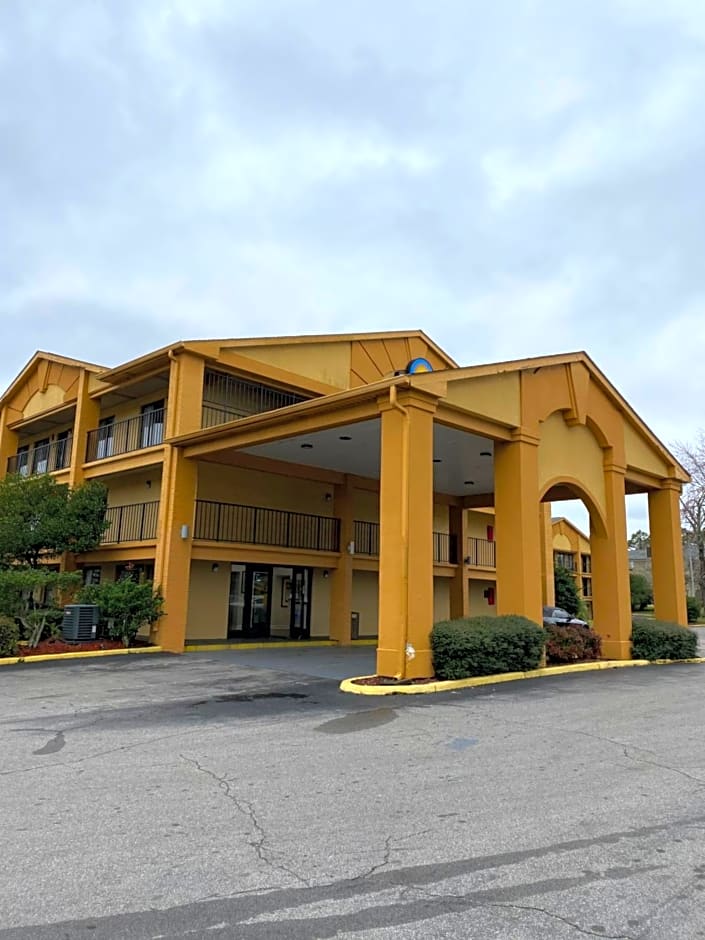 Days Inn & Suites by Wyndham Mobile