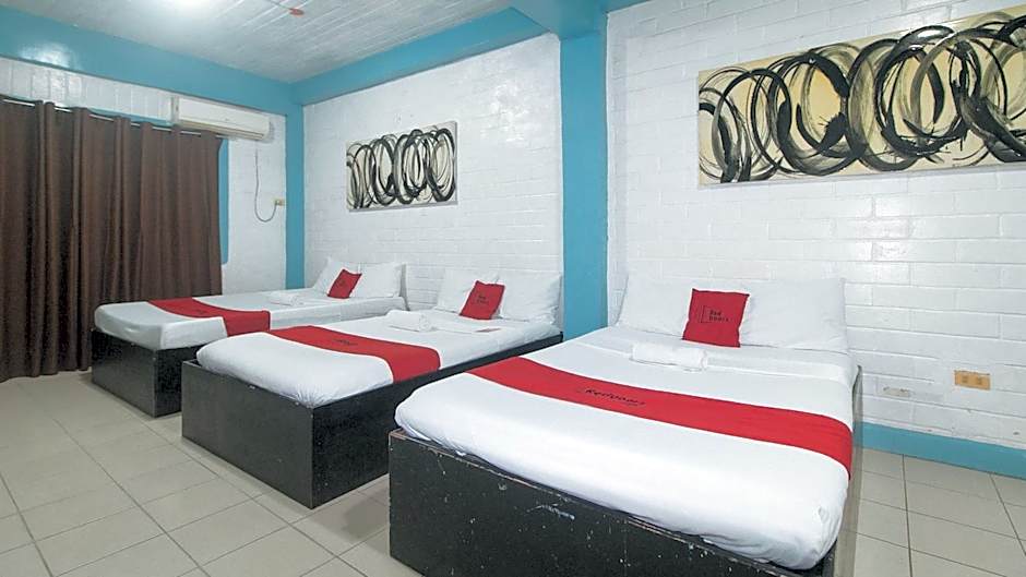 RedDoorz at La Maria Pension And Tourist Inn