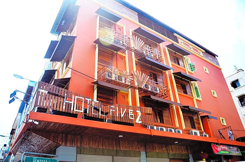 OYO 210 Hotel Five 2