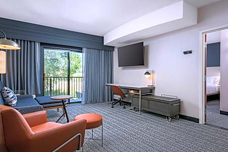 1 Bedroom Suite, 1 King, Sofa bed, Balcony