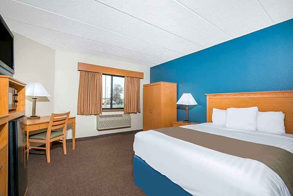 Days Inn & Suites by Wyndham Baxter Brainerd Area