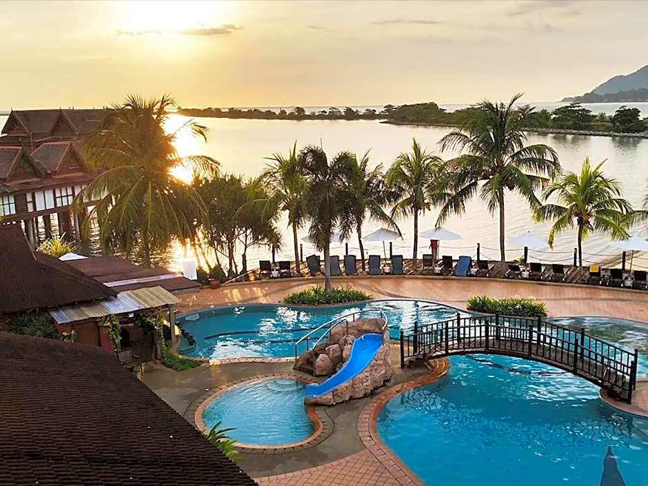 THE LAGOON WATER CHALET