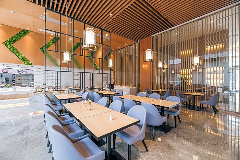 Atour Hotel (Jiangyin Binjiang Middle Road Sports Center)                                  