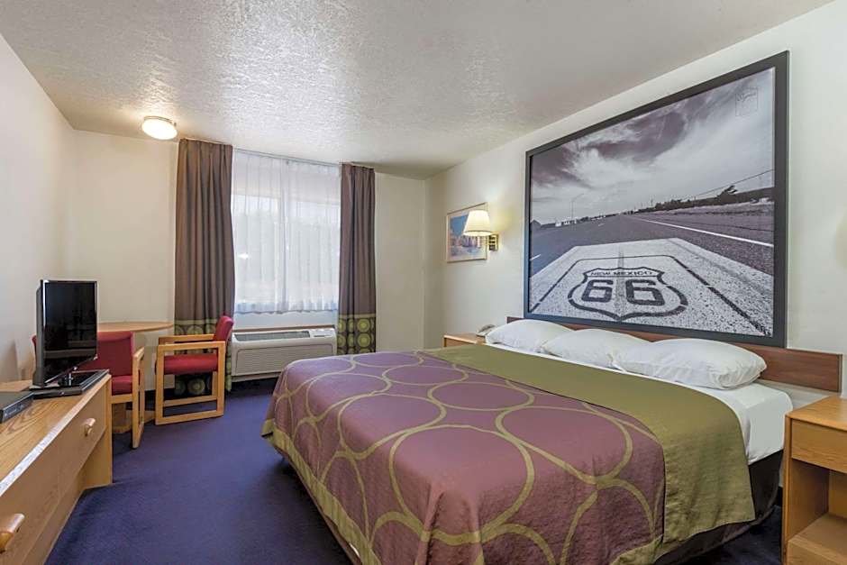 Super 8 by Wyndham Bernalillo