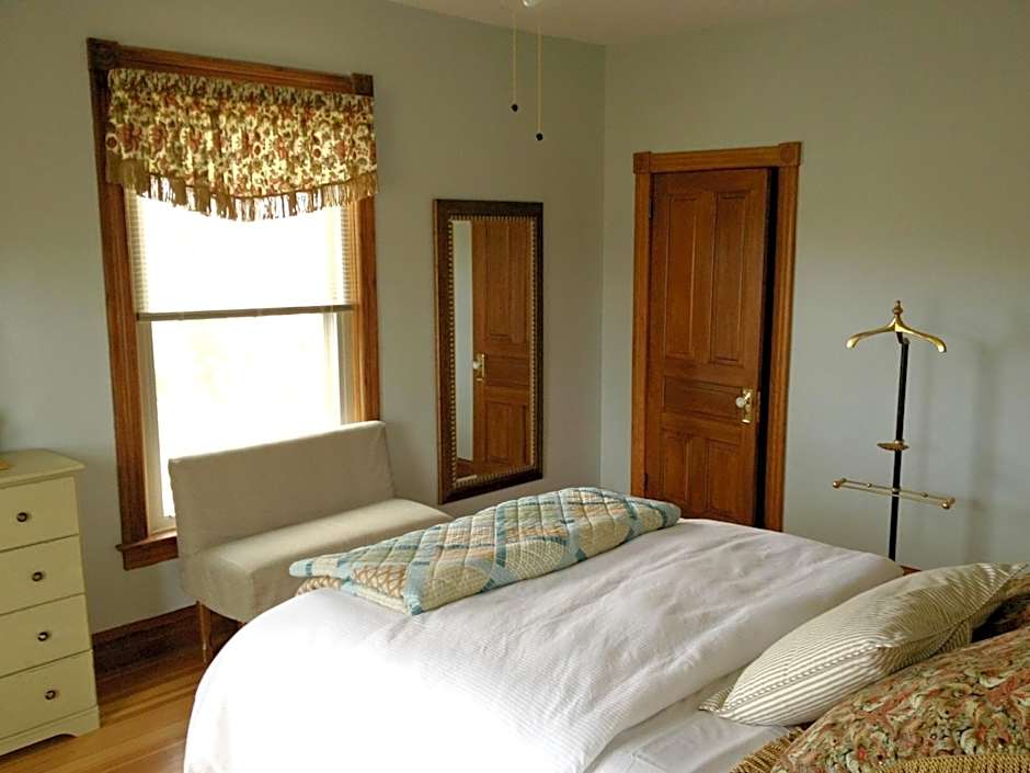 The Inn at Ragged Edge