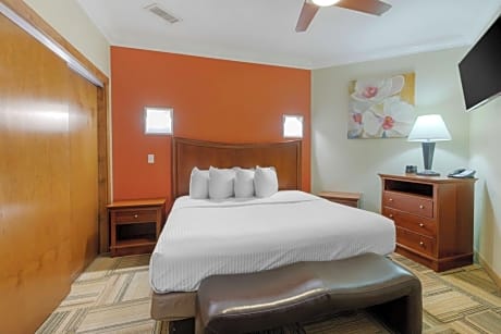 One-Bedroom Suite with Hot Tub
