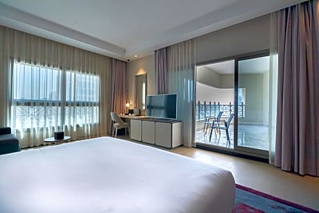 Junior Suite with terrace (2 adults + 1 child) , 20% F&B ,Salon, Spa Discount, with Complimentary Shuttle to Dubai Mall & La Mer Beach