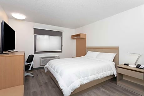 1 Queen Bed  Mobility Accessible Room  Non-Smoking