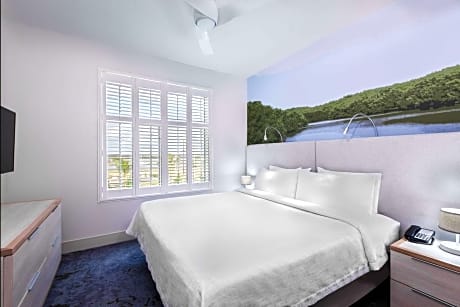 King Suite with Roll-In Shower - Non Smoking