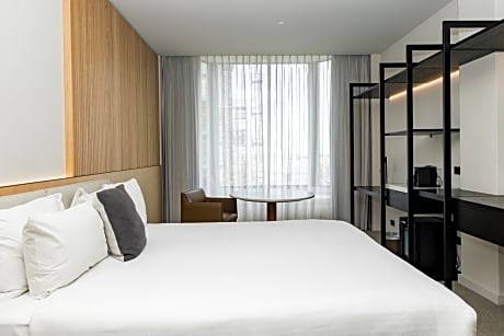 Deluxe King Room with Bath - Elizabeth Quay Lux