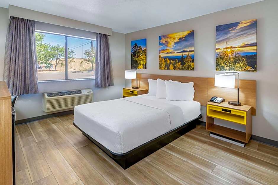 Days Inn by Wyndham Los Lunas