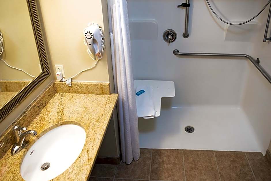 Holiday Inn Express Devils Lake By IHG