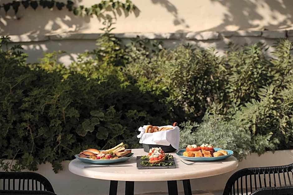 Iria Beach Art Hotel