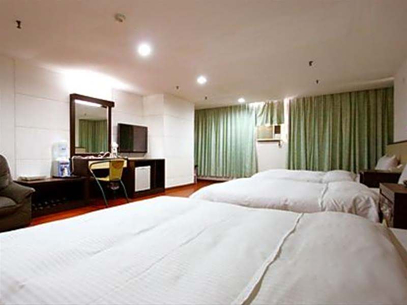 Zaw Jung Business Hotel