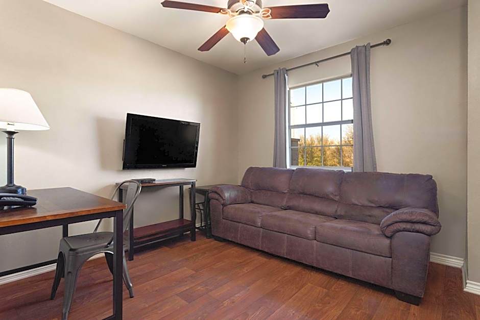 Eagle's Den Three Rivers Texas a Travelodge by Wyndham