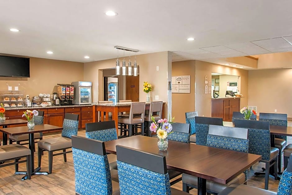 MainStay Suites Dubuque at Hwy 20