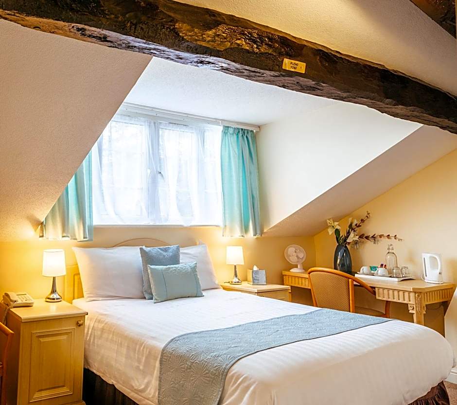 Pymgate Lodge Airport Hotel