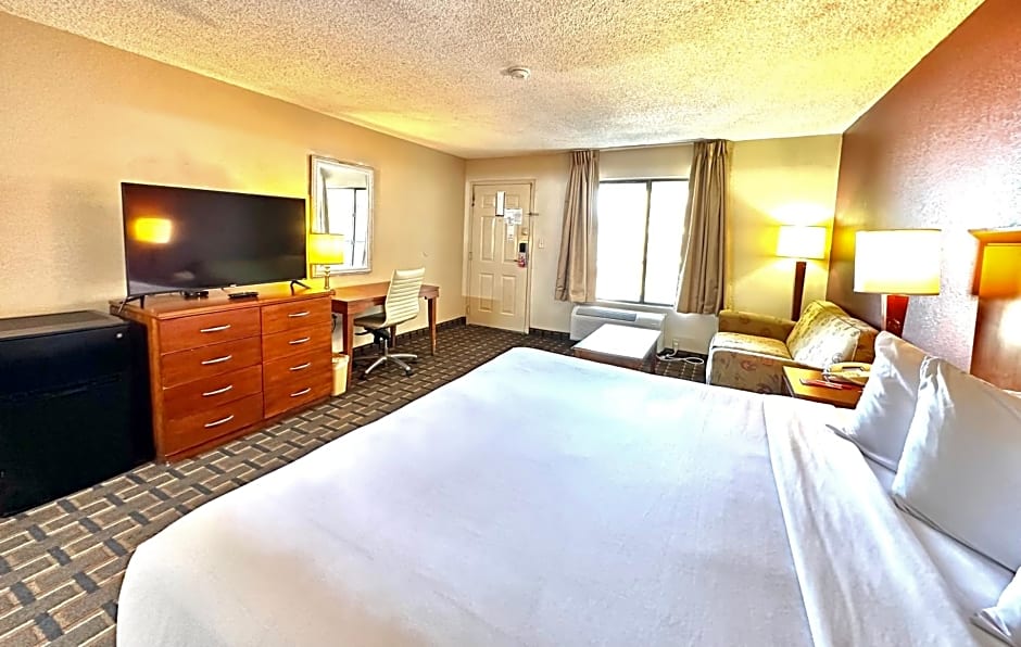 Days Inn & Suites by Wyndham Bossier City