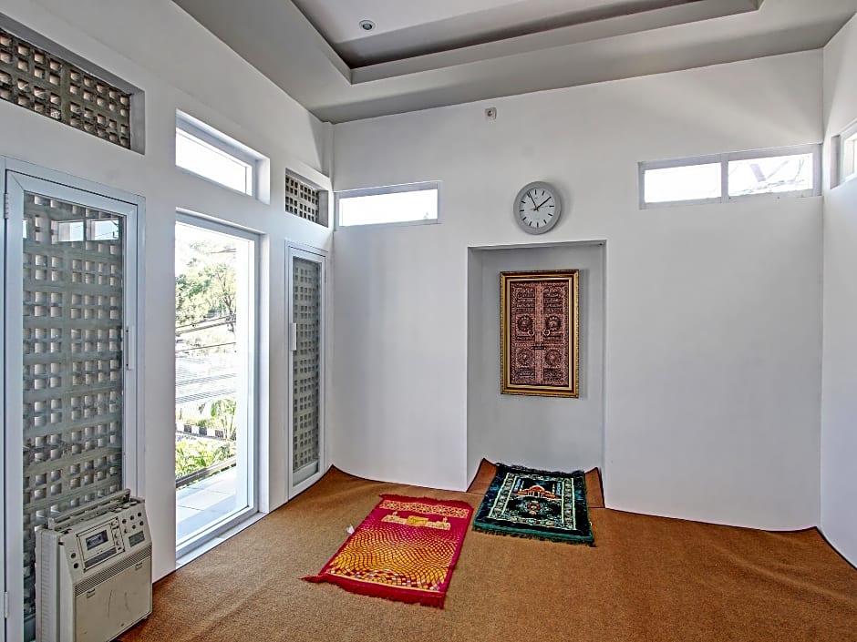 Capital O 92819 Pm Indah Hotel