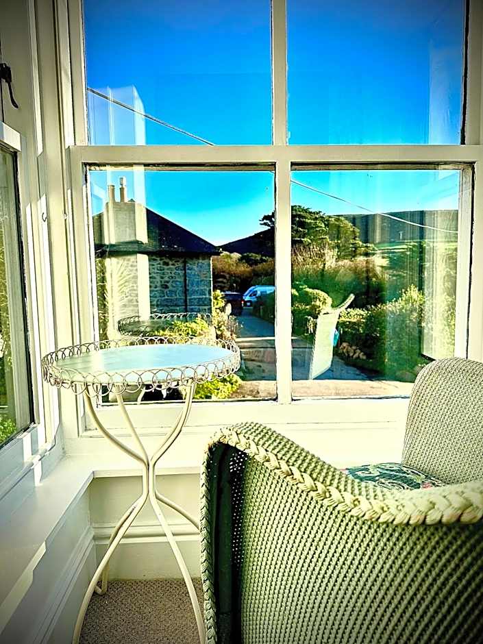 The White House at The Tinners Arms