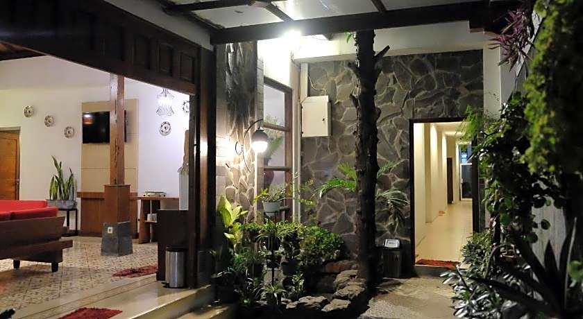 Puri Langenarjan Guesthouse 