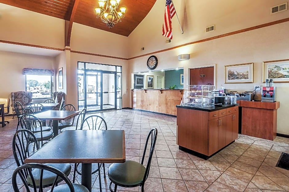 Econo Lodge Inn & Suites Middletown