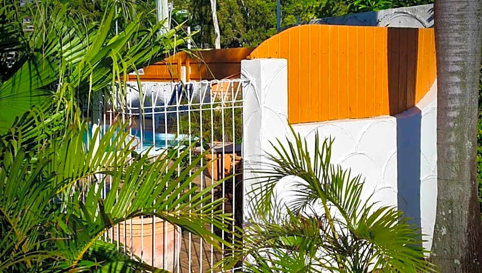 Paradise Court Holiday Units