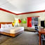 La Quinta Inn & Suites by Wyndham Raleigh Crabtree