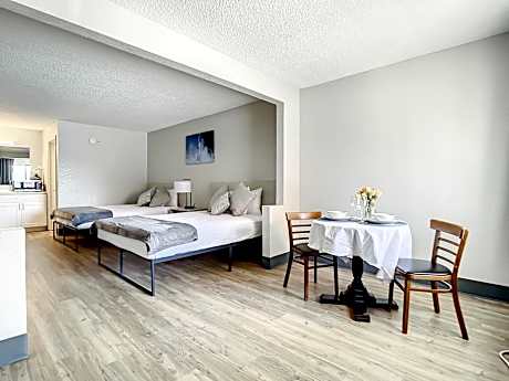 Deluxe Queen Room with Two Queen Beds