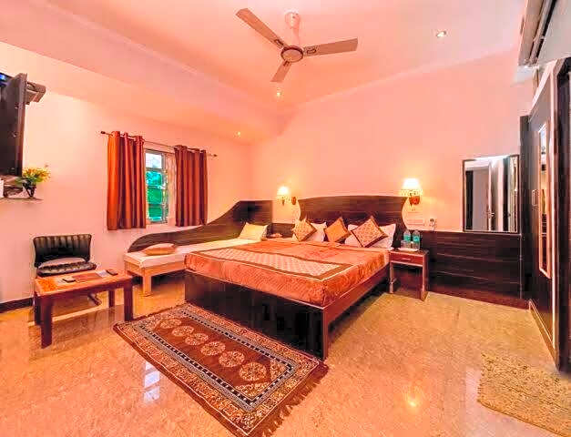 OYO 5539 Merit Hotel                                                                        