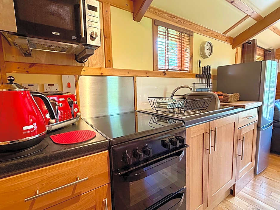 Rashfield Sheilings - Unique Riverside Lodges