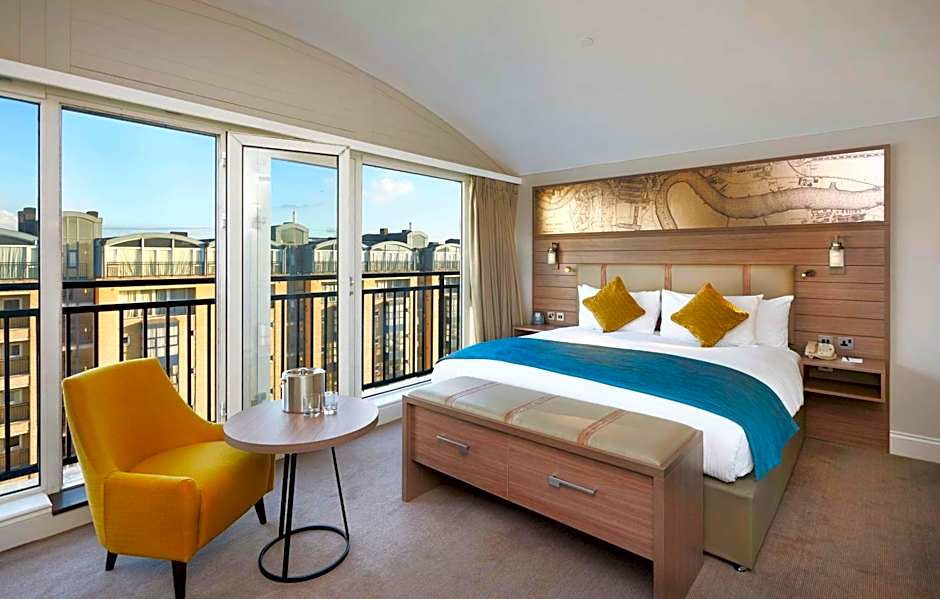 a&o London Docklands Riverside