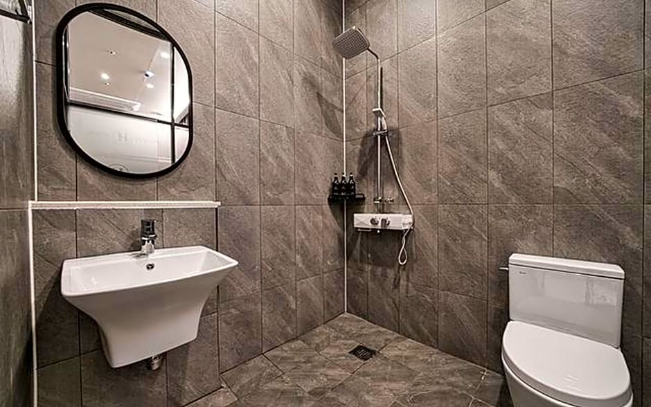 Hotel Hermes at Yongin Everland Station