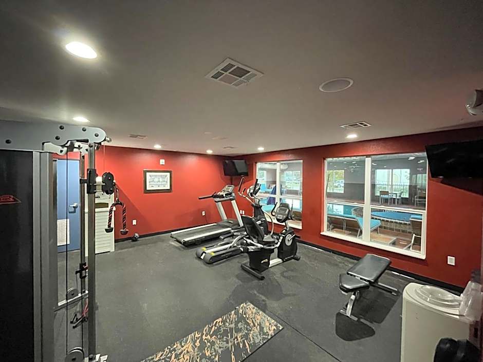 Del-Mar Airport Inn & Suites