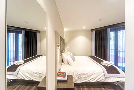 Executive King Room with King Bed and Balcony