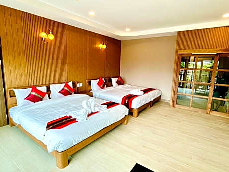 Deluxe 4 Bed Mixed Dorm