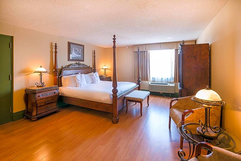 Ramada by Wyndham Thunder Bay Airlane Hotel