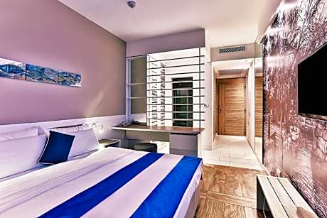 Double or Twin Room with Mountain View