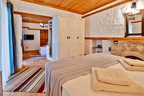 Deluxe Double Room with Bath