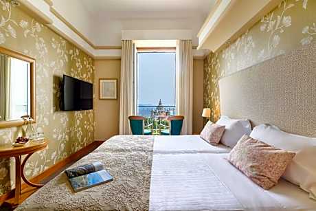 Superior Double Room with Balcony
