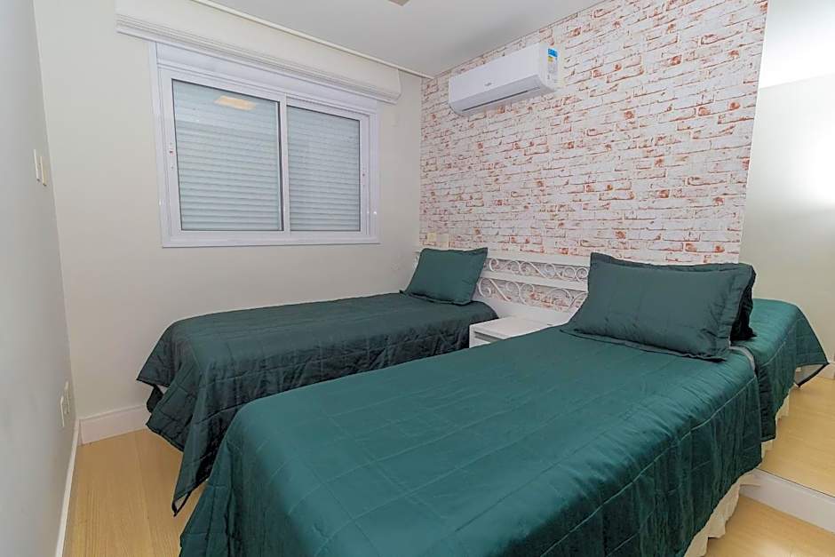 Boulevard 221D - Excelente apartamento em condomínio de luxo no centro de Bombinhas - Piscina - Jacuzzi - Academia - Portaria 24h - (Consultar serviços de roupa de cama e banho)