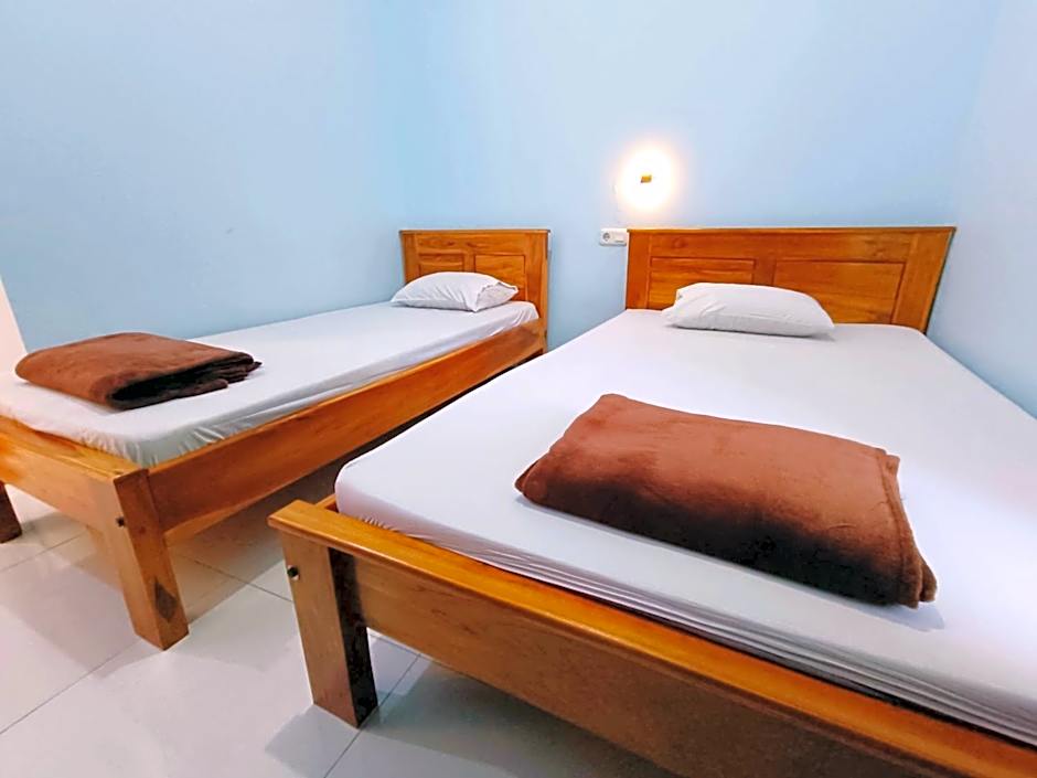 Wisma Kencana Syariah near UNS Mitra RedDoorz