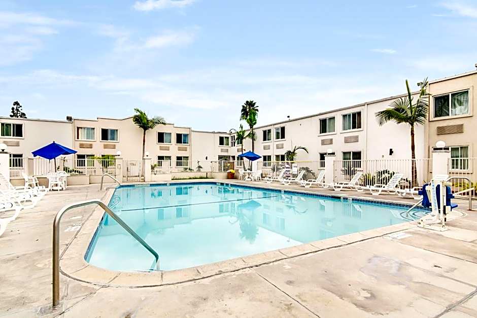 Motel 6 Carson
