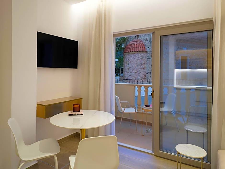 Golden Luxury Suites