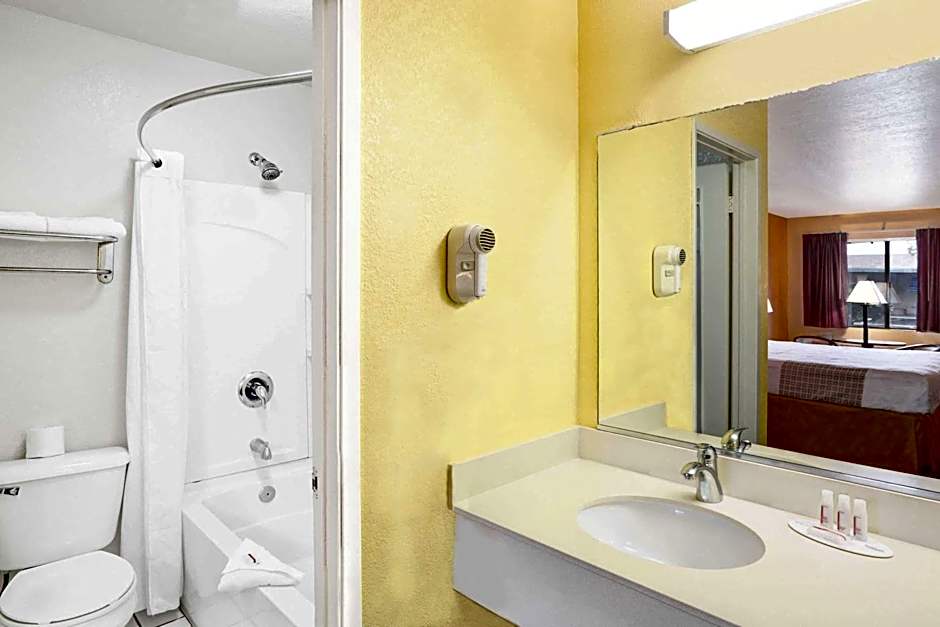 Howard Johnson by Wyndham Modesto Ceres