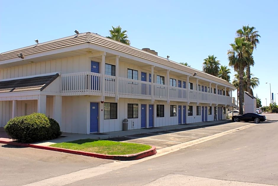 Motel 6-Coalinga, CA - East