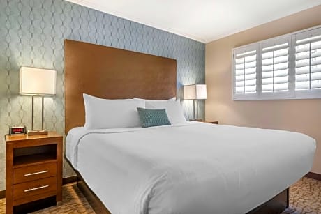 One-Bedroom King Suite with Sofa Bed and Kitchen - Non-Smoking